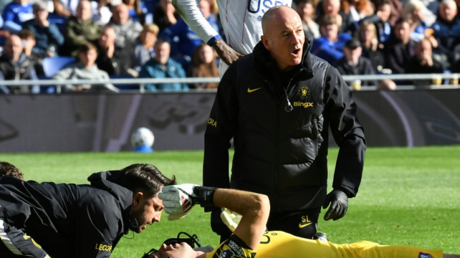  Chelsea keeper Martinez 'back in a few weeks' after jaw fracture 