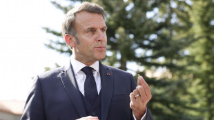 Macron, 'presto iniziativa per una soluzione negoziata in Iran'