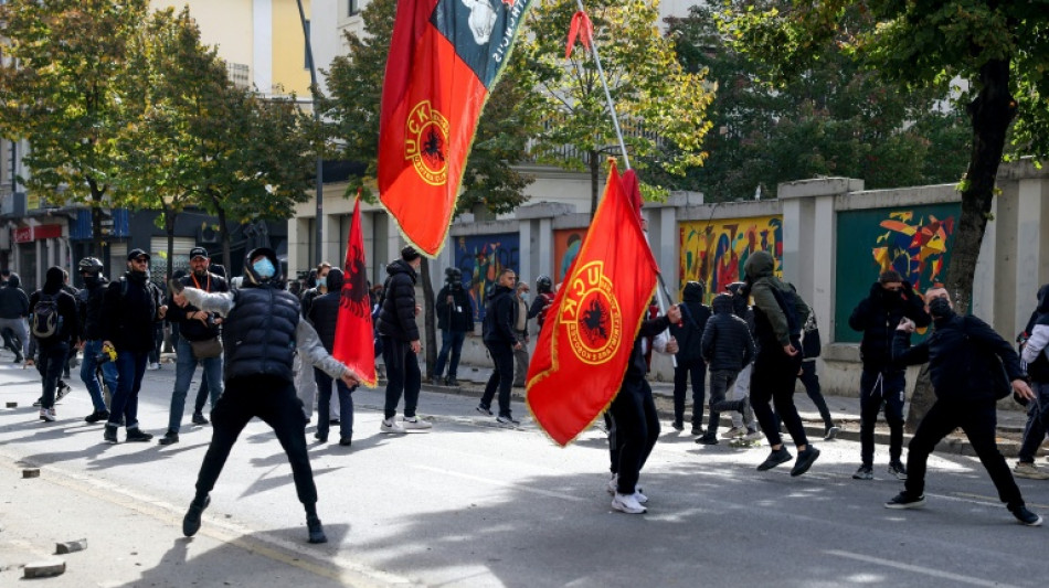  Novos confrontos entre manifestantes e policiais na capital da Alb&acirc;nia 