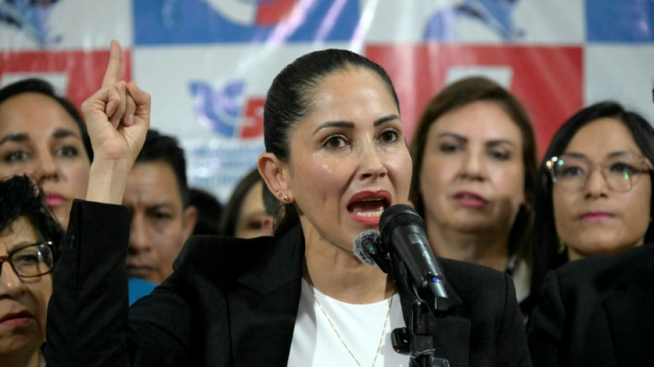  Ex-candidata presidencial de esquerda Luisa Gonz&aacute;lez &eacute; detida no Equador 