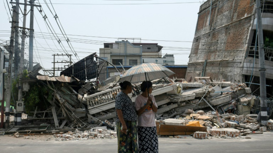 Minute de silence en Birmanie pour les plus de 2.000 morts du s&eacute;isme