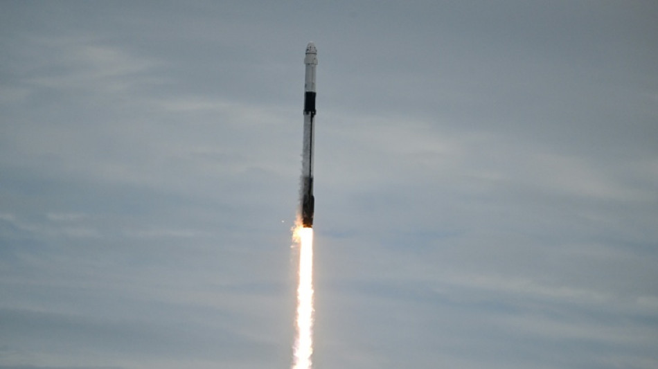  SpaceX logra beneficios en el 3T y Musk dice que apoyar&iacute;a una fusi&oacute;n con Tesla 