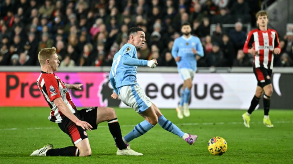 Manchester City vence Brentford (3-1) de virada e se aproxima do l&iacute;der Liverpool