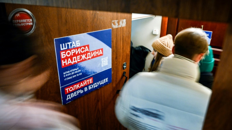 Centenas de moscovitas apoiam candidato &lsquo;da paz&rsquo; para suceder Putin na R&uacute;ssia 