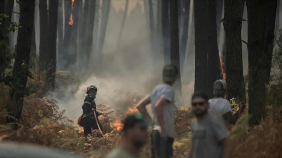  El megaincendio en el suroeste de Francia permanece estable 