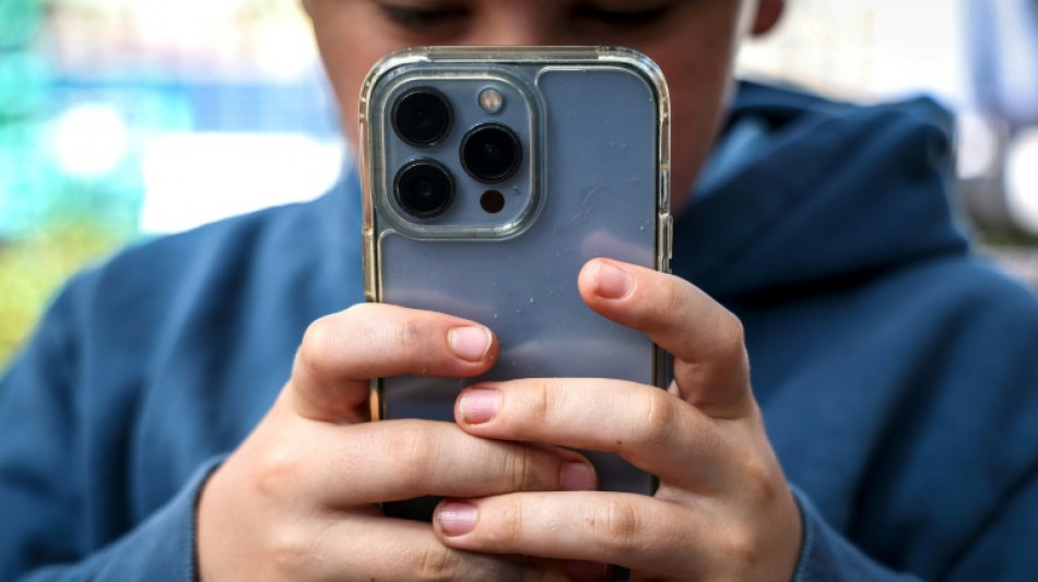  Umfrage: Jedes dritte Kind in Klassenchats sieht problematische Inhalte 