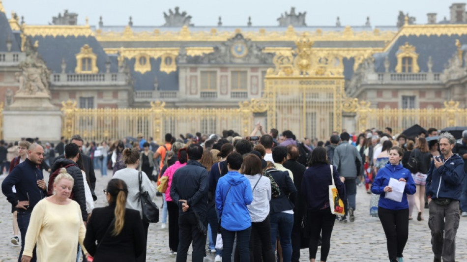 Schloss von Versailles nach Bombendrohung erneut ger&auml;umt