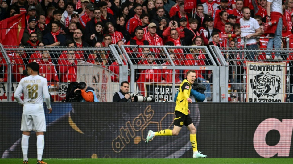 Dortmund beat Mainz to keep European hopes alive