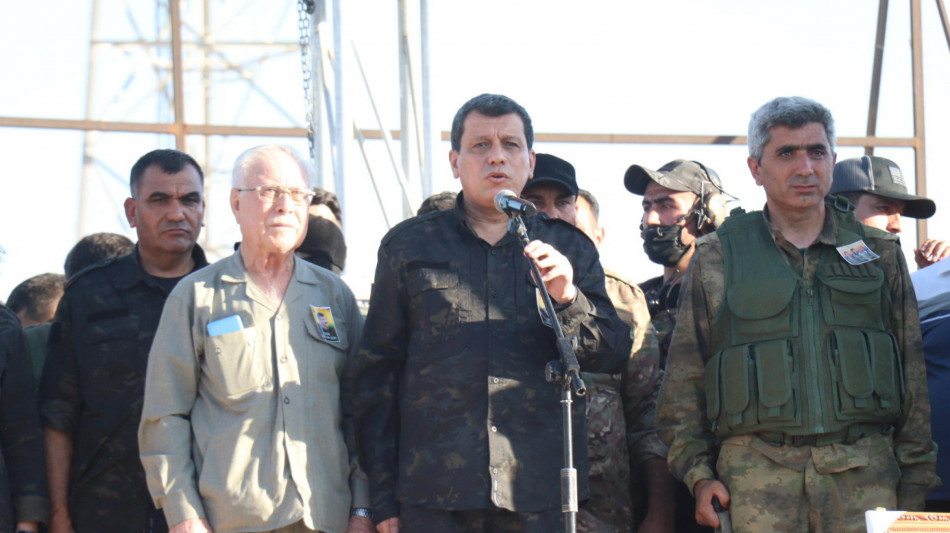 Il comandante delle forze curde in Siria annuncia lo scioglimento