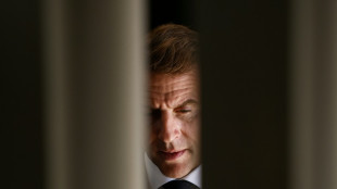 Macron amea&ccedil;a antecipar elei&ccedil;&otilde;es na Fran&ccedil;a se primeiro-ministro cair no Parlamento