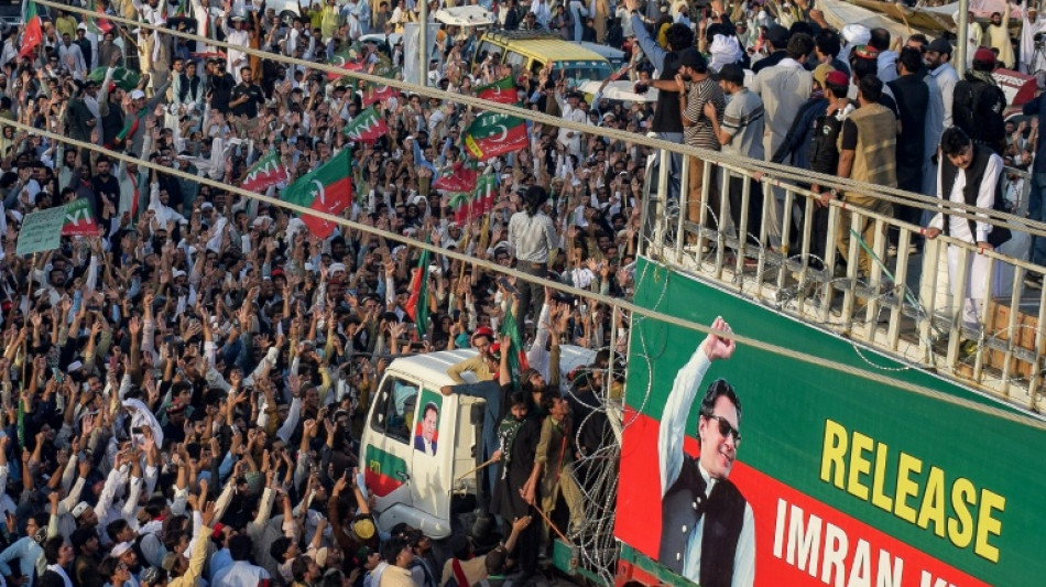  Pakistan PM urges Imran Khan supporters to end protest march 