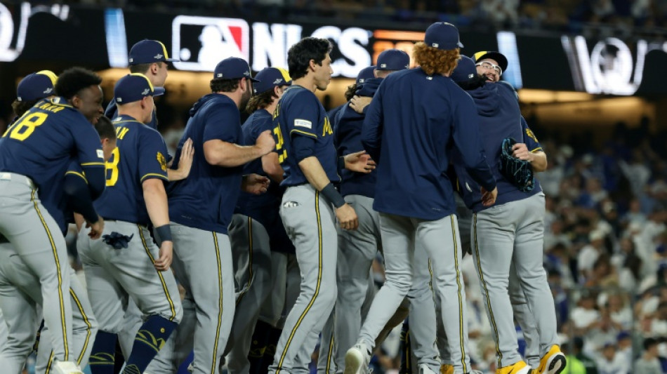  Brewers complete Dodgers sweep to reach World Series 