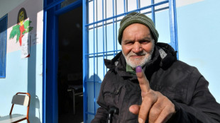 Tunisie: affluence timide lors du vote pour un Parlement diminu&eacute;